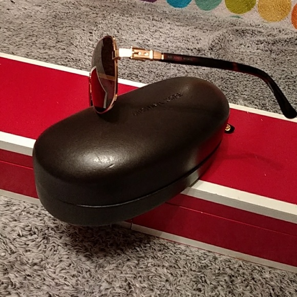 Authentic Michael Kors aviator sunglasses - Picture 5 of 8